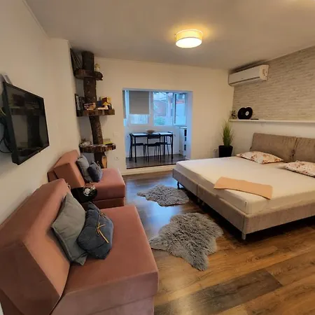 Traveler's Place At Centre Апартаменты Тирана