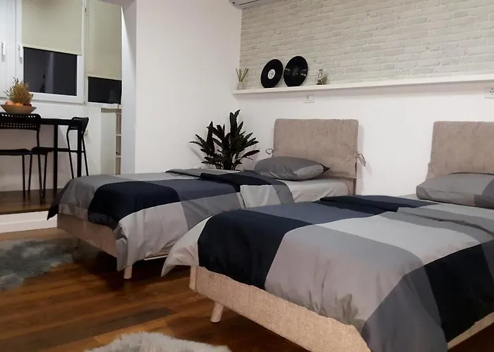 Traveler's Place At Centre Apartment Tirana